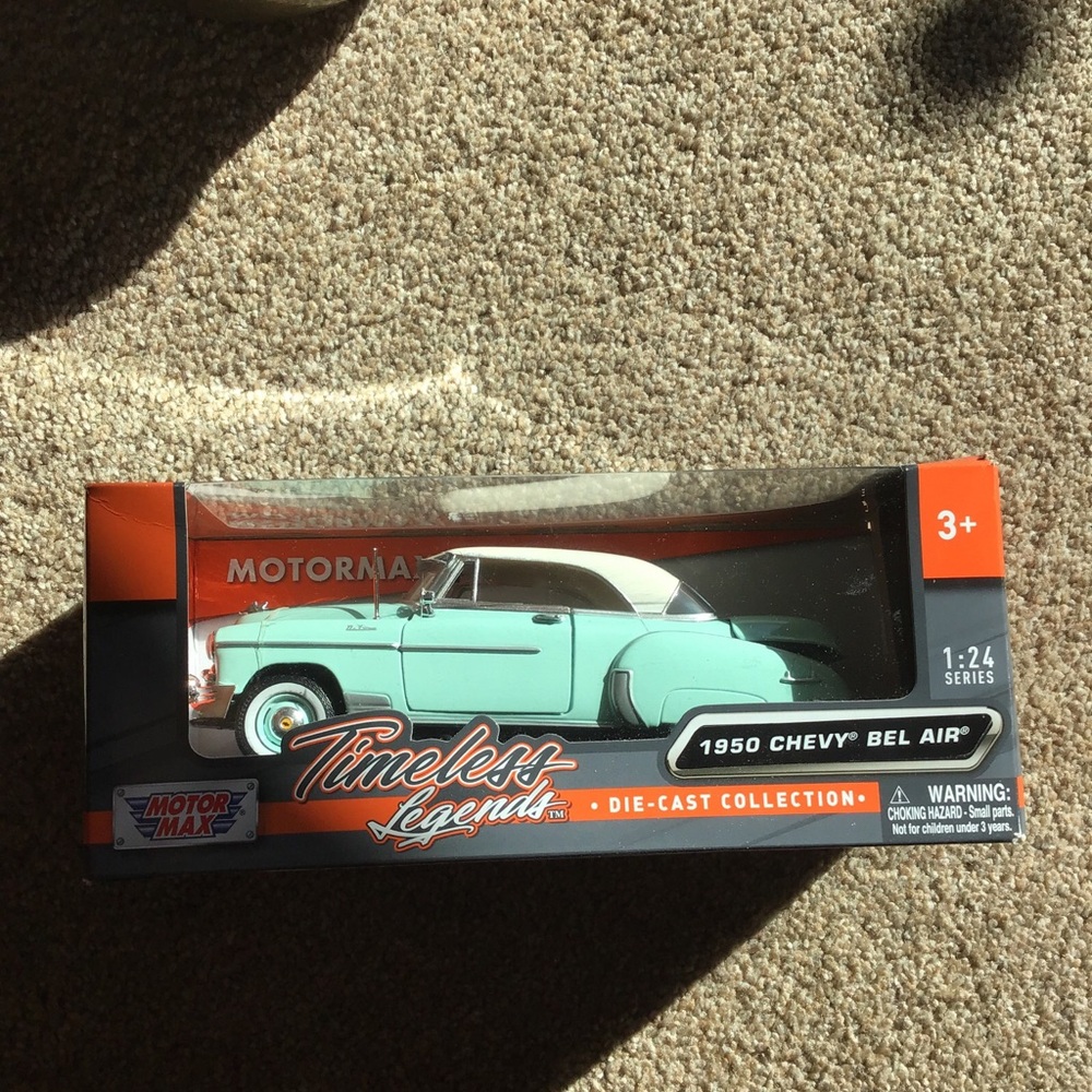 MOTORMAX 1992 CHEVROLET 454 SS PICK UP TRUCK 1/24 DIECAST MODEL WHITE